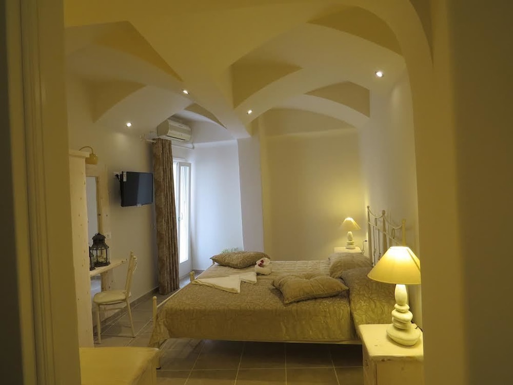 

Bologna - Santorini, Isole Greche - Villa Manos Hotel