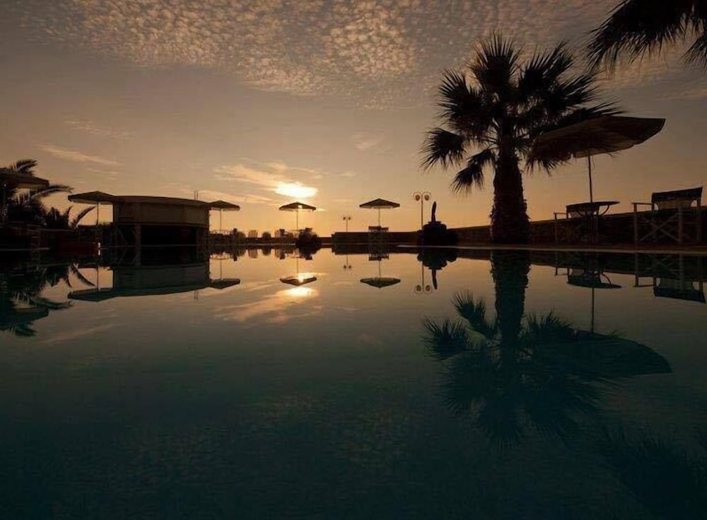 

Bari - Órmos Athiniós - Villa Manos Hotel