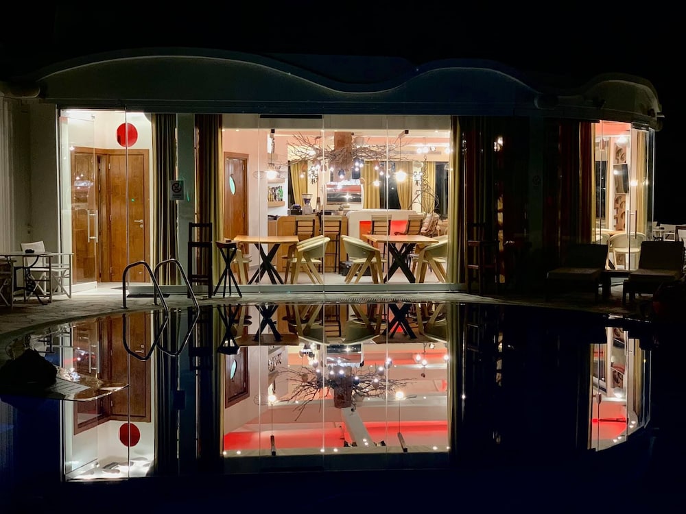 

Milano - Pyrgos, Santorini - Villa Manos Hotel