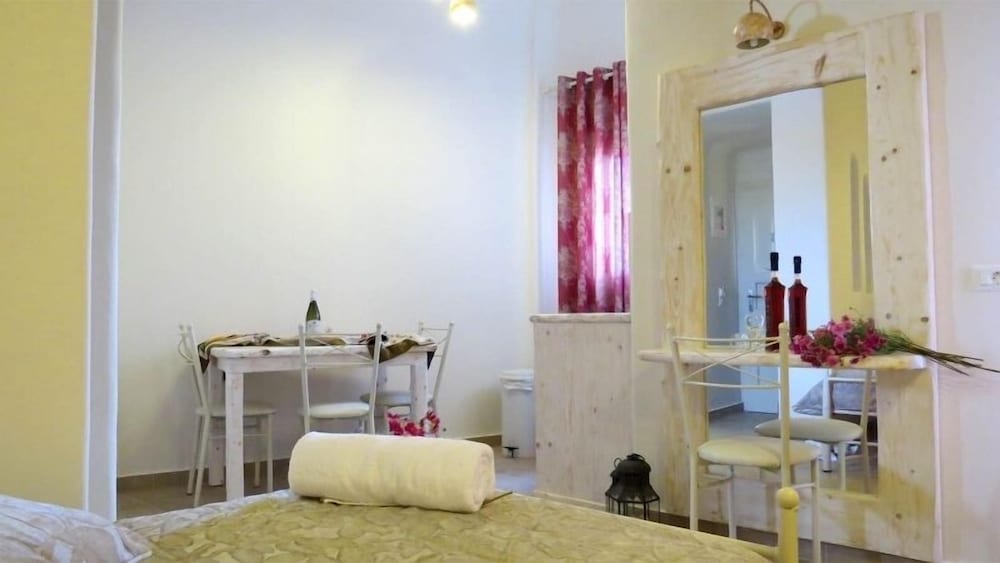

Bologna - Oia - Villa Manos Hotel