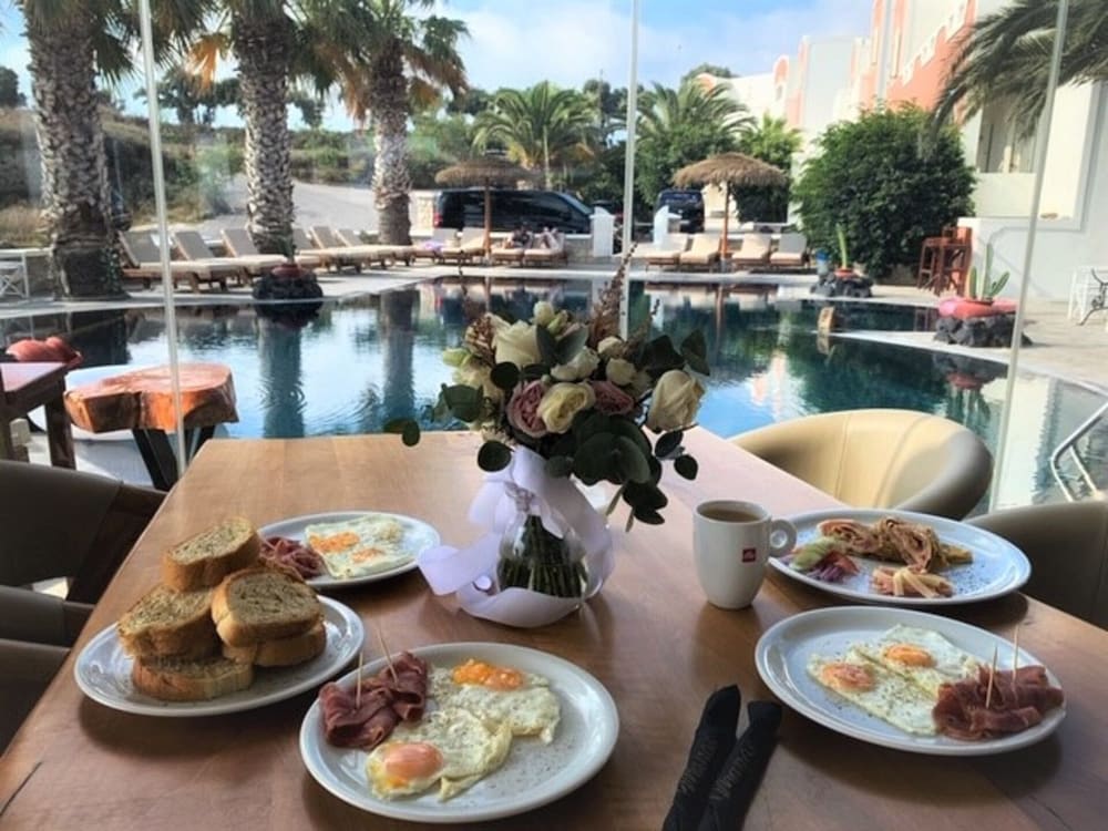 

Palermo - Firostefani - Villa Manos Hotel