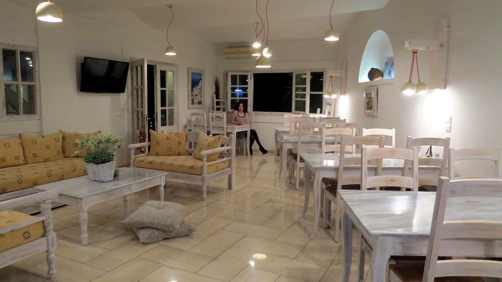 

Catania - Oia - Villa Manos Hotel