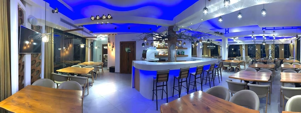 

Genova - Perivolos - Villa Manos Hotel