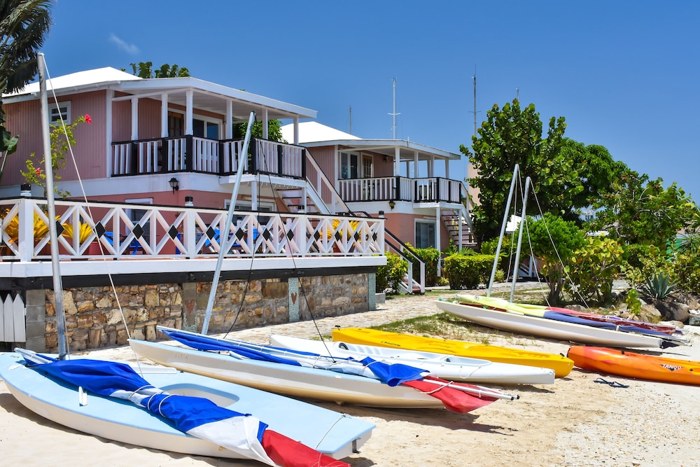 

Milano - English Harbour - Catamaran Hotel Marina
