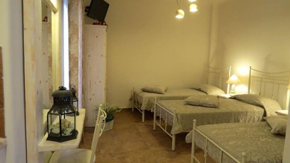 

Venezia - Santorini, Isole Greche - Villa Manos Hotel