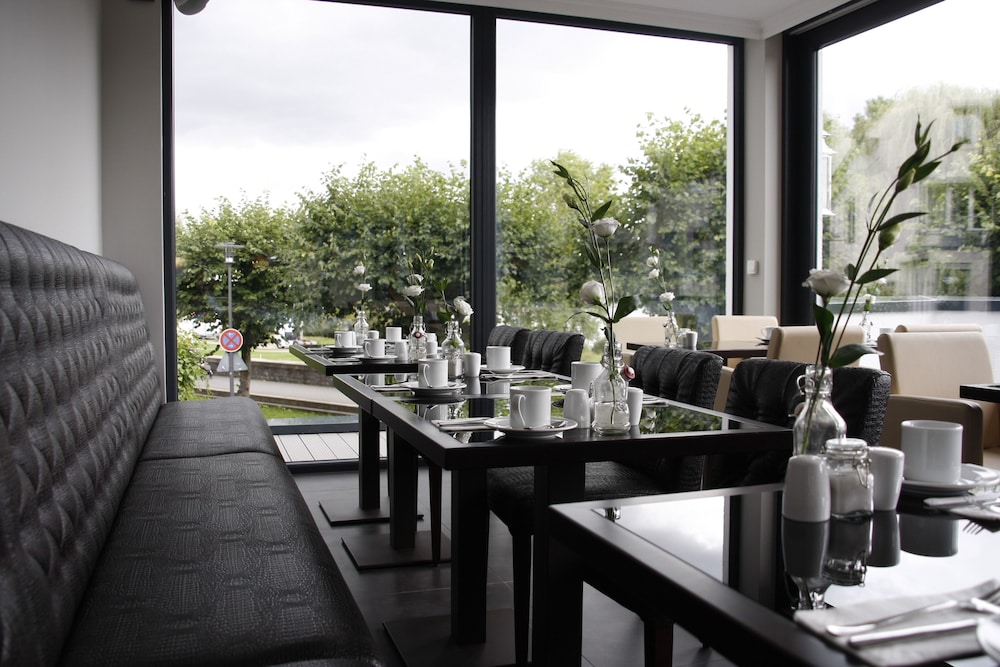 

Napoli - Wesseling - Villahotel Rheinblick