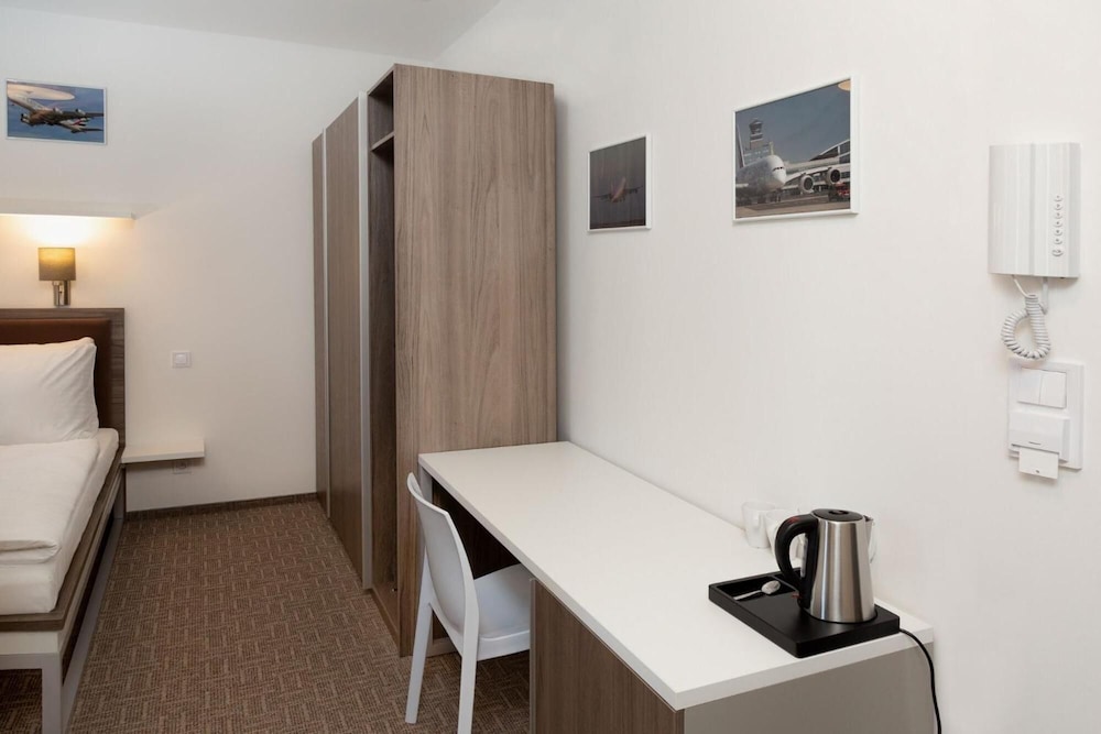 

Verona - Praga, Aeroporto Václav Havel - Skyhotel Prague