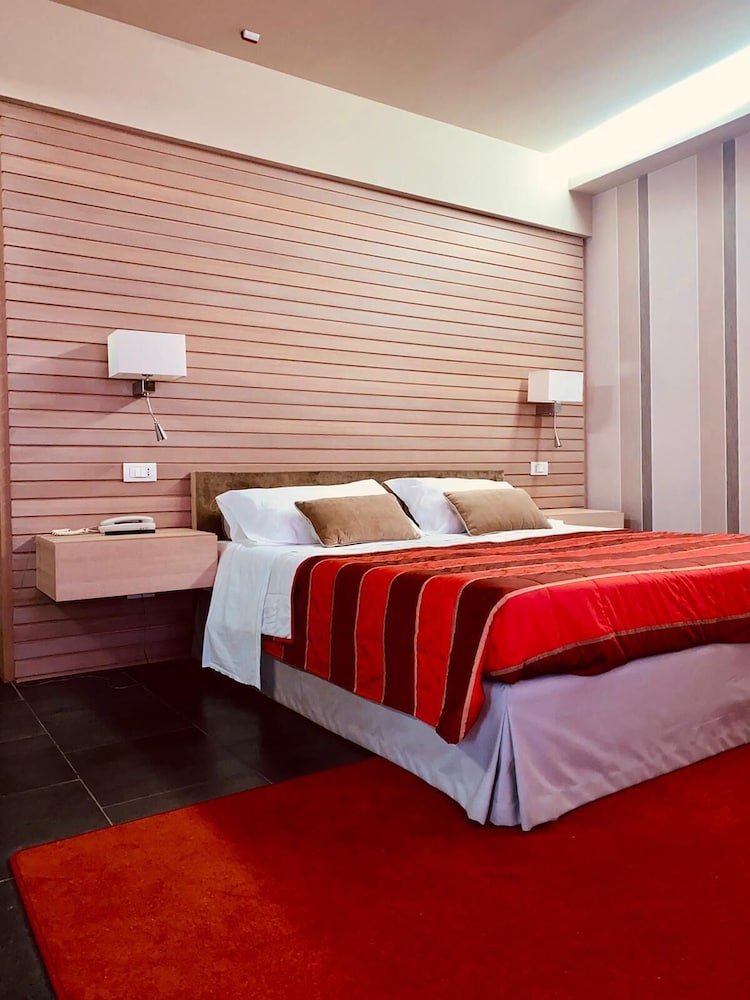 

Roma - Comiso - El Homs Palace Hotel