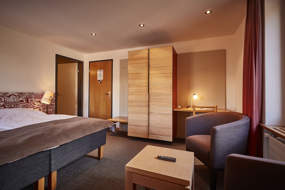 

Napoli - Gstaad - Hotel Landhaus