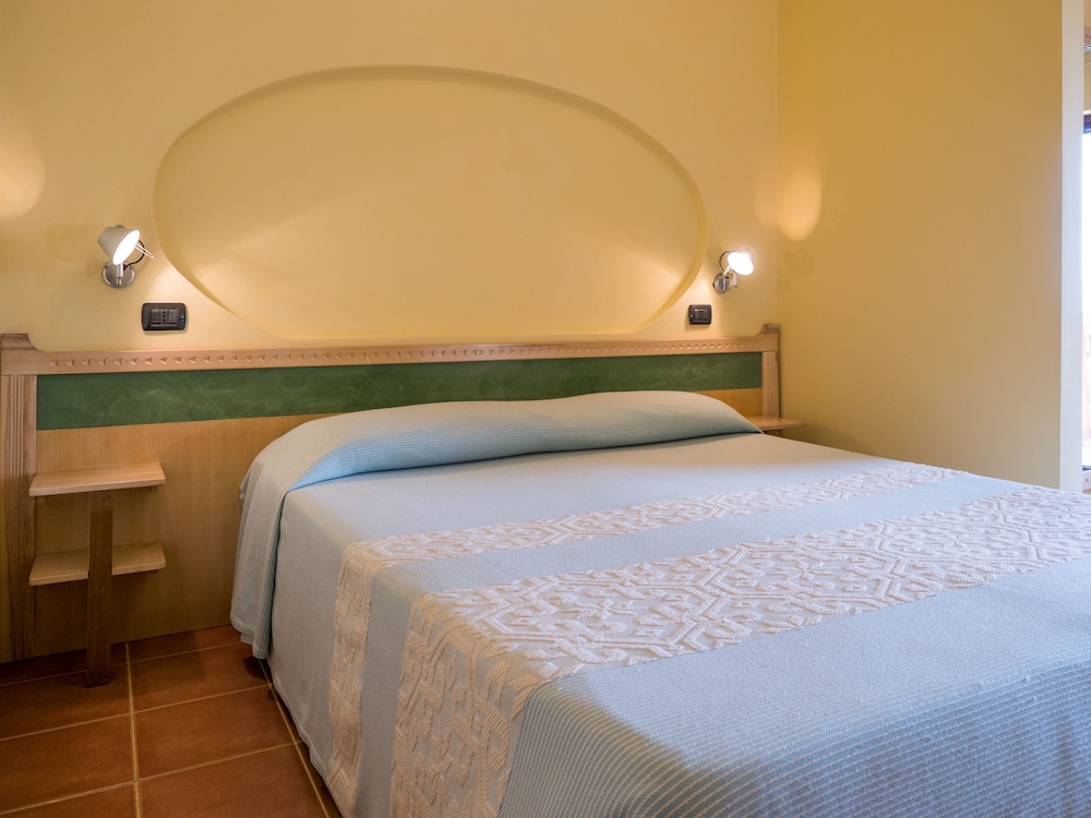 

Napoli - Stintino - Hotel Cala Reale