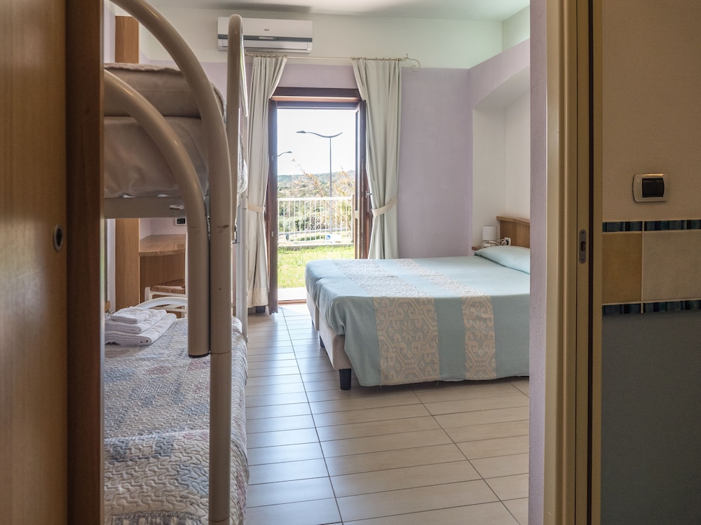 

Brindisi - Stintino - Hotel Cala Reale