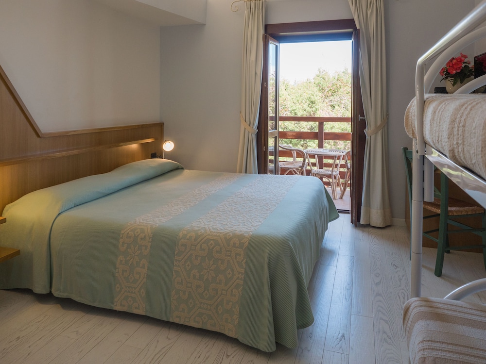 

Milano - Cuile Ezi Mannu - Hotel Cala Reale