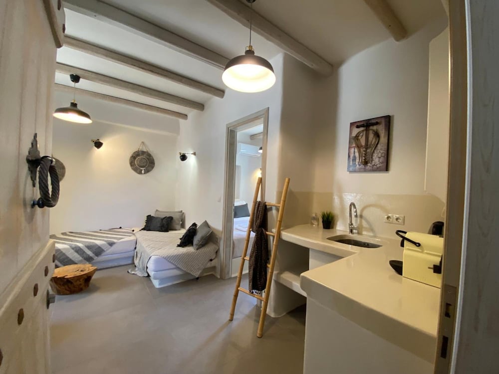 

Milano - Stelida - Ampelos Suites