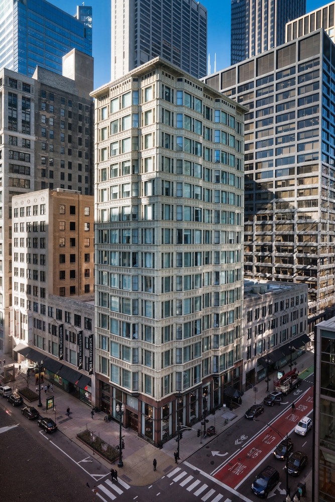 

Roma - Chicago - Staypineapple, An Iconic Hotel, The Loop