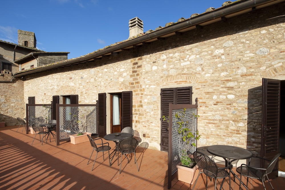 

Bari - San Gimignano - La Cisterna