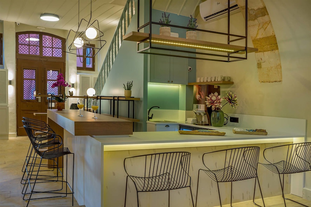 

Catania - Agia Marina Nea Kydonias - Contessa Boutique Hotel