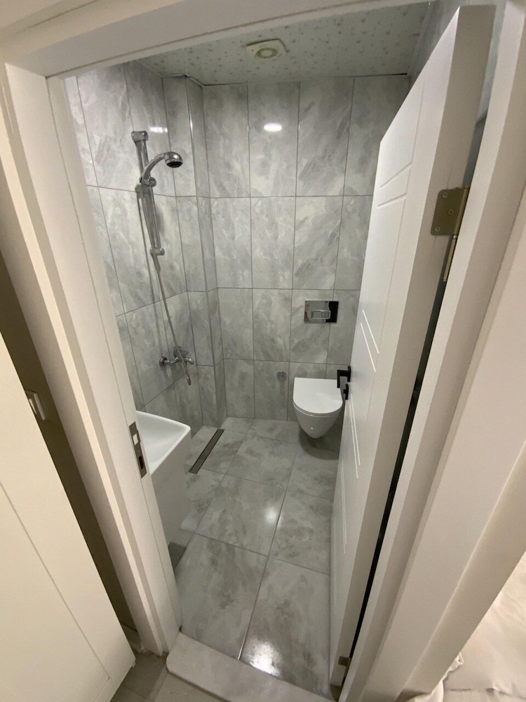 

Firenze - Lara - ATICI HOTEL