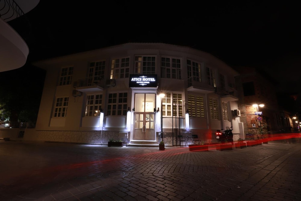 

Torino - Lara - ATICI HOTEL