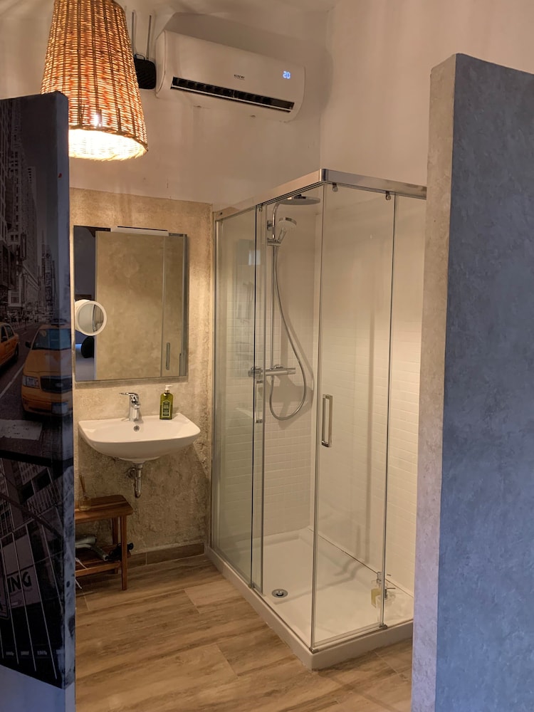 

Cagliari - Barbera Del Valles - Hotel Boutique Torre Barcelona