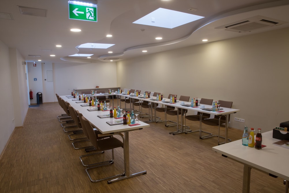 

Roma - Frankfurt-Main Airport - Goethe Hotel Messe by Trip Inn