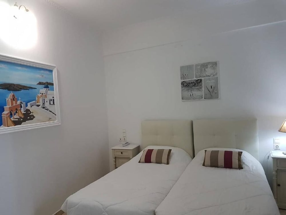 

Trieste - Santorini, Isole Greche - Suites Blue Hotel