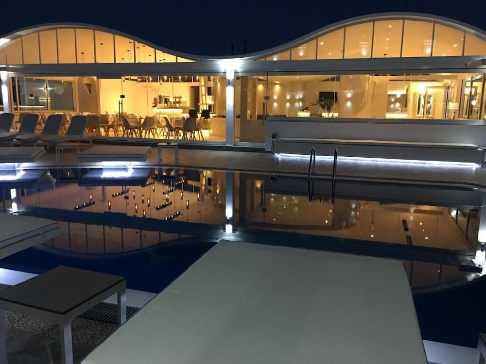 

Genova - Santorini, Isole Greche - Suites Blue Hotel