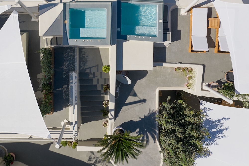 

Napoli - Santorini, Isole Greche - Edem Boutique Suites
