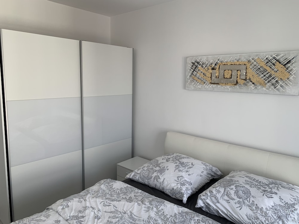 

Roma - Chiajna - Luxury Westpark 2 Residence Lake View W4