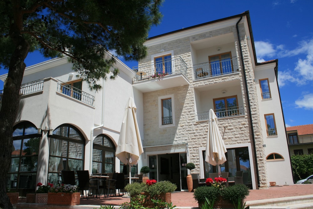 

Bologna - Tribunj - Hotel Nikola