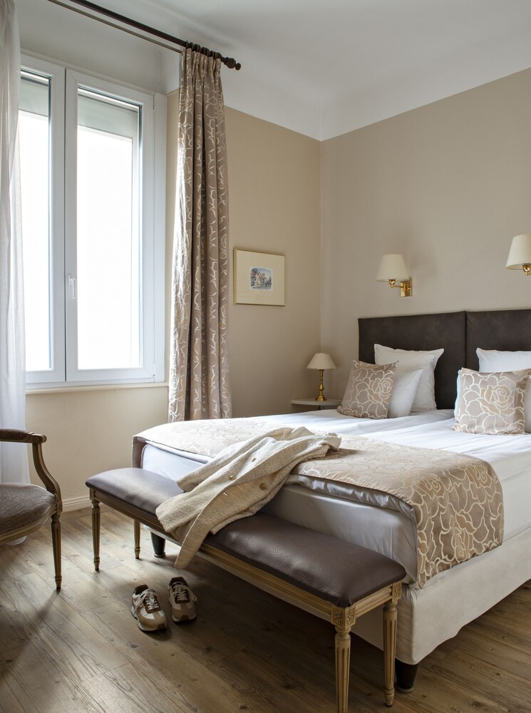

Napoli - Colmar - Grand Hôtel Bristol