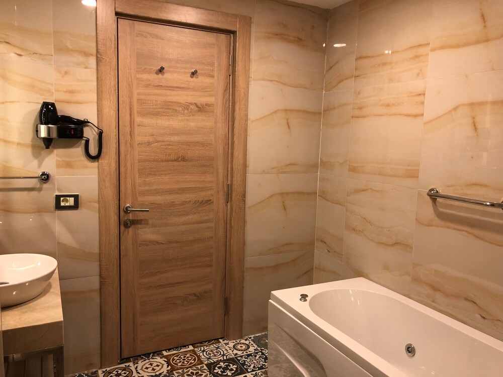 

Catania - Basaksehir - Ramada Encore By Wyndham Istanbul Basin Express