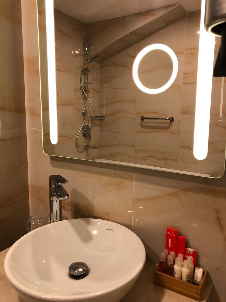 

Napoli - Basaksehir - Ramada Encore By Wyndham Istanbul Basin Express