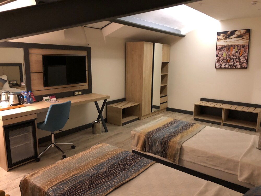 

Catania - Basaksehir - Ramada Encore By Wyndham Istanbul Basin Express