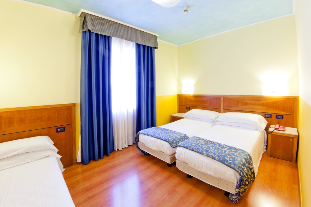 

Bari - Venezia, Aeroporto Marco Polo - Hotel Ducale