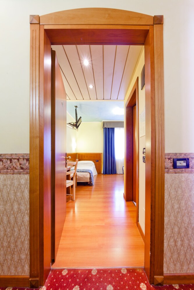 

Milano - Venezia, Aeroporto Marco Polo - Hotel Ducale