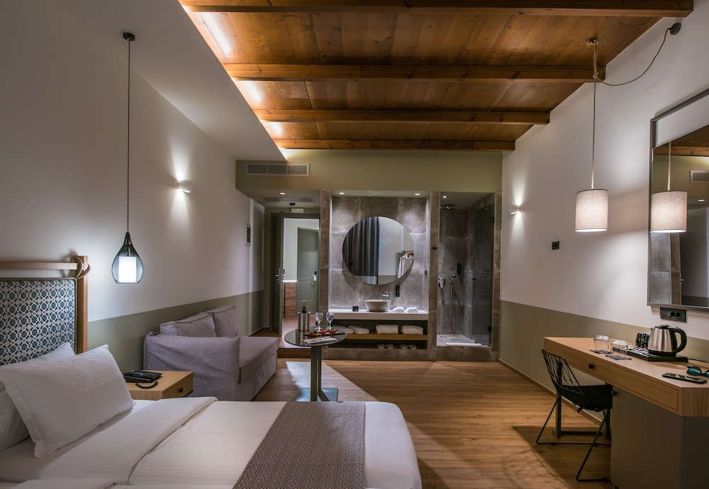 

Roma - Palaiokastro - Petousis Hotel & Suites