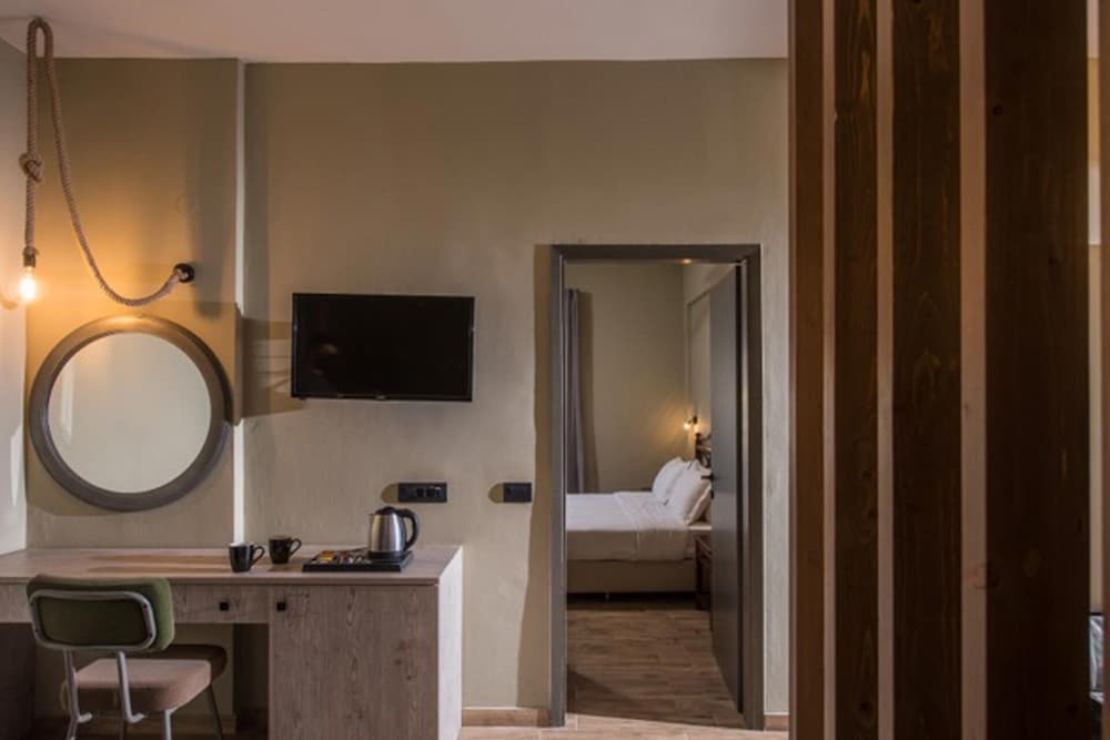 

Bologna - Gazi - Petousis Hotel & Suites