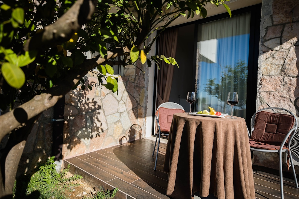 

Genova - Dajt - Chateau Linza Resort