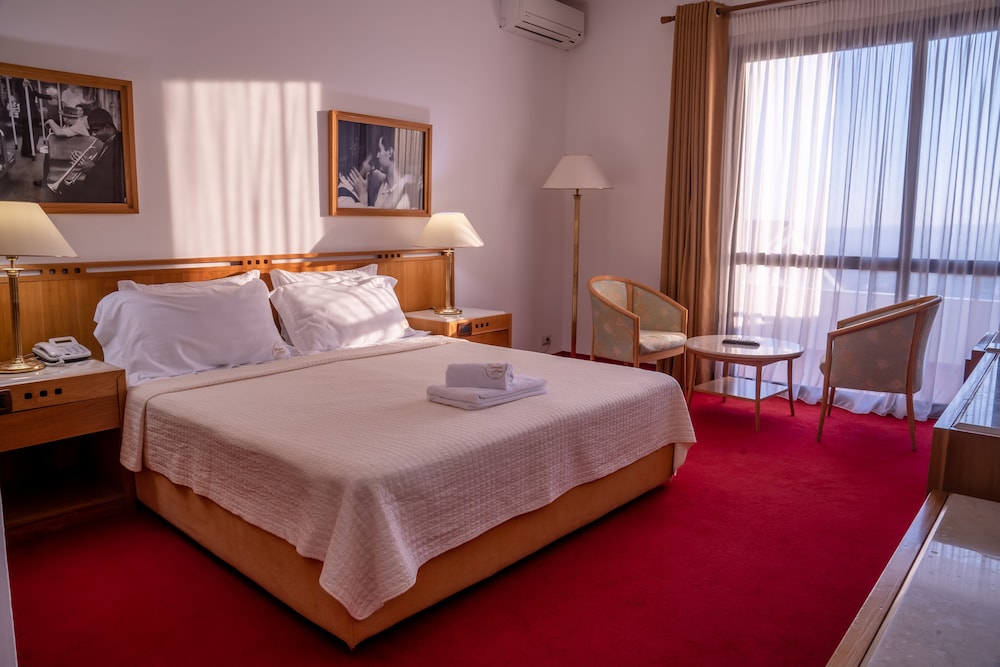 

Lamezia Terme - Tirana - Chateau Linza Resort