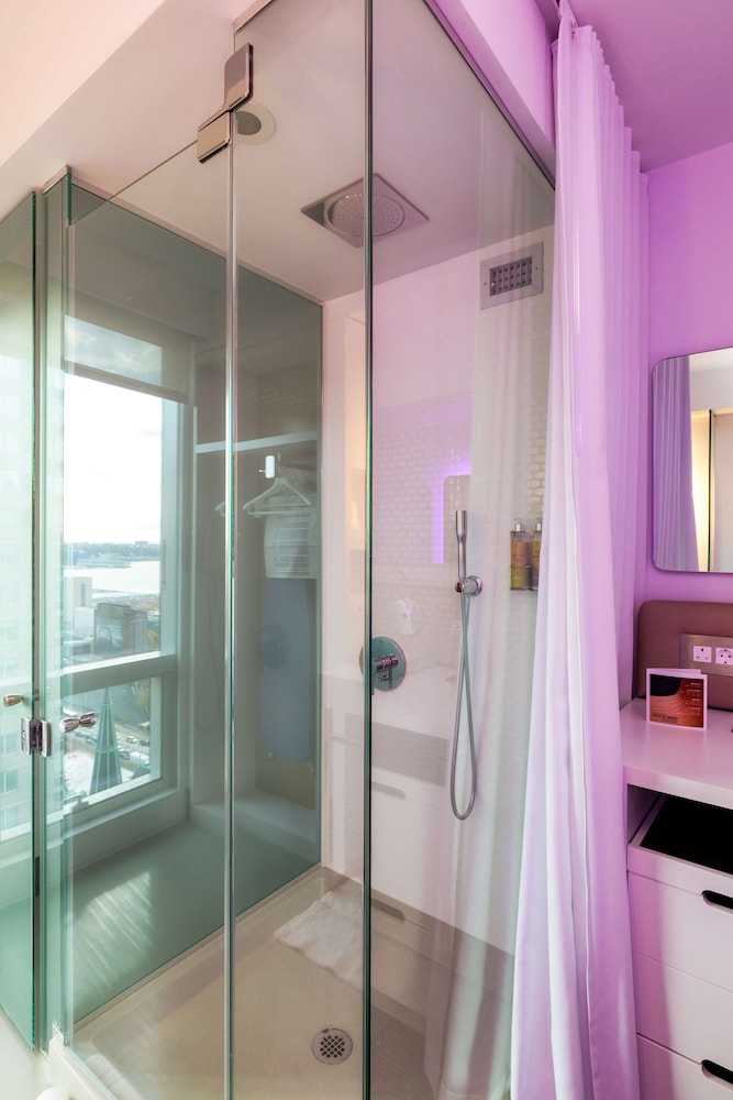 

Verona - Long Island City - YOTEL New York Times Square