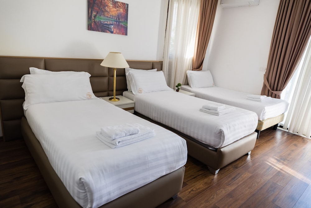 

Reggio Calabria - Tirana - Chateau Linza Resort