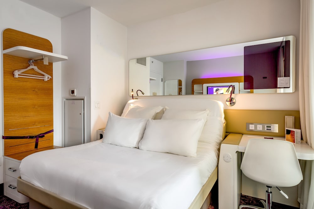 

Cagliari - Long Island City - YOTEL New York Times Square
