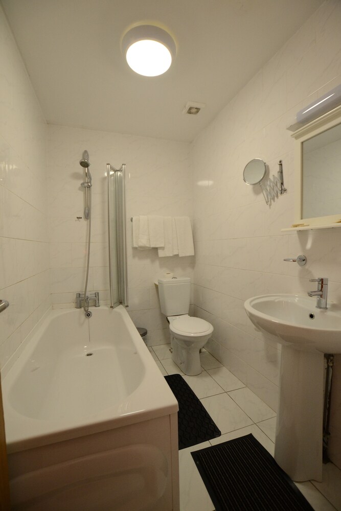 

Napoli - Woodford Green - Britannia Inn Hotel