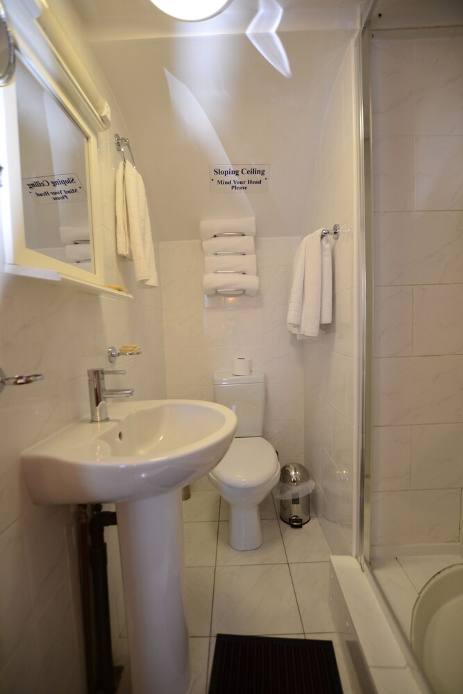 

Roma - Barking - Britannia Inn Hotel