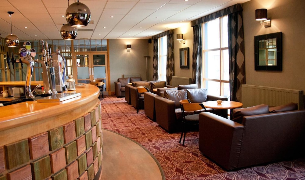 

Bari - Glasgow - Castlecary House Hotel