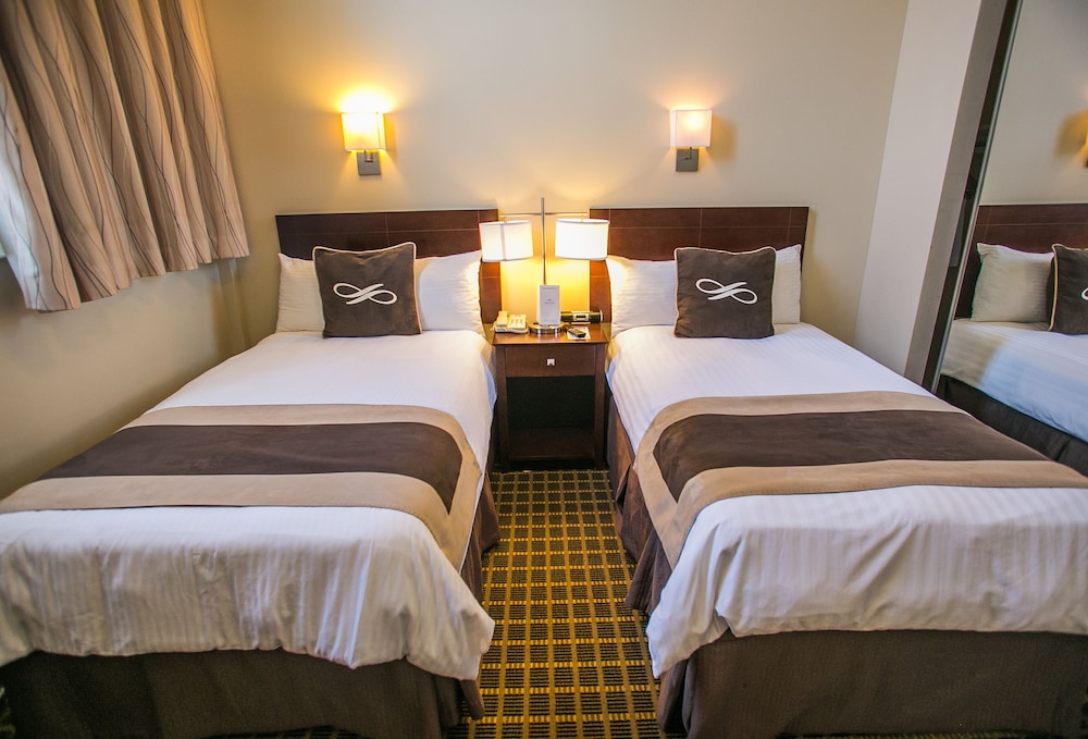 

Bologna - Long Island City - Pointe Plaza Hotel