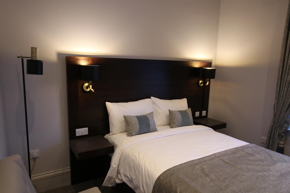 

Verona - Glasgow - Castlecary House Hotel