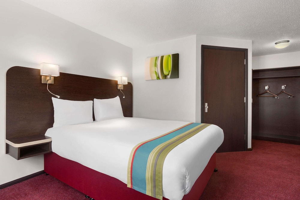 

Bari - Hatfield - Ramada By Wyndham South Mimms M25