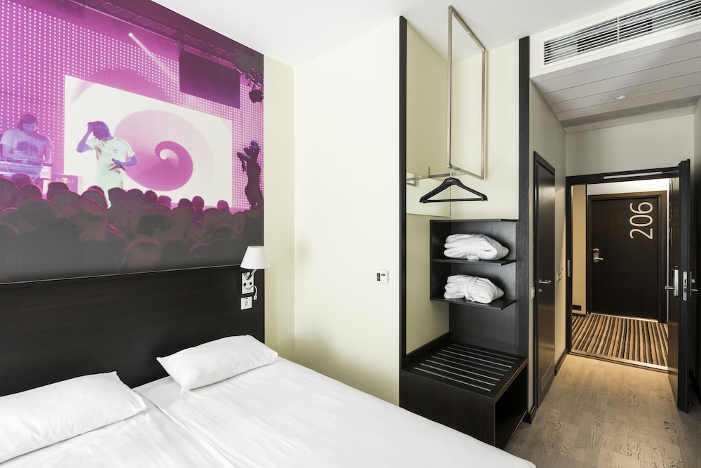 

Verona - Vilnius - Comfort Hotel LT - Rock 'n' Roll Vilnius