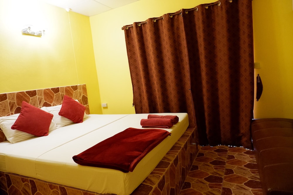 

Genova - Thalang - Airport Overnight Hotel